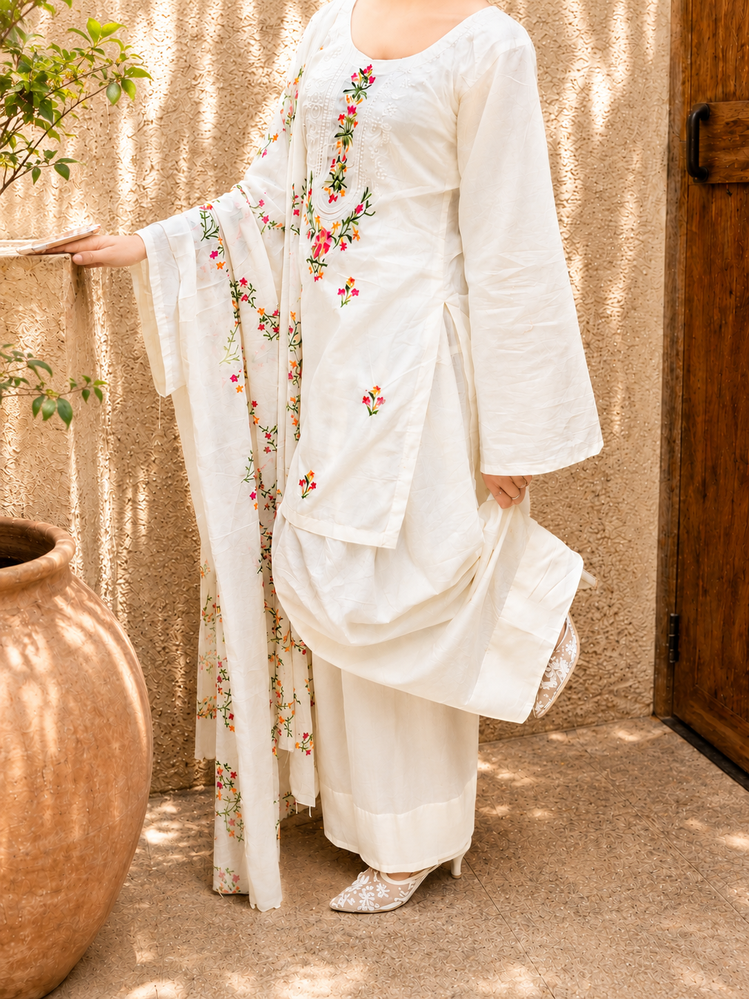 White🕊️ Embroidered Farshi Salwar Suit